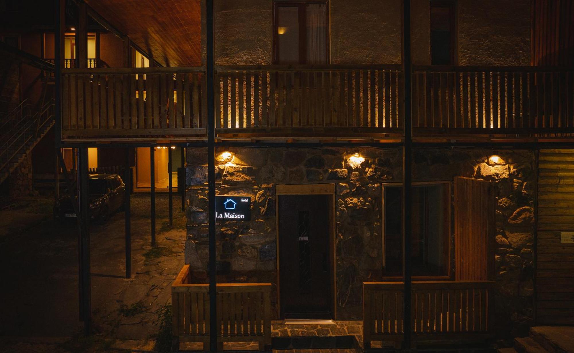 La Maison Mestia Eksteriør bilde